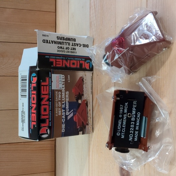 Lionel Die-Cast Illuminated Bumpers Set - Picture 2 of 2